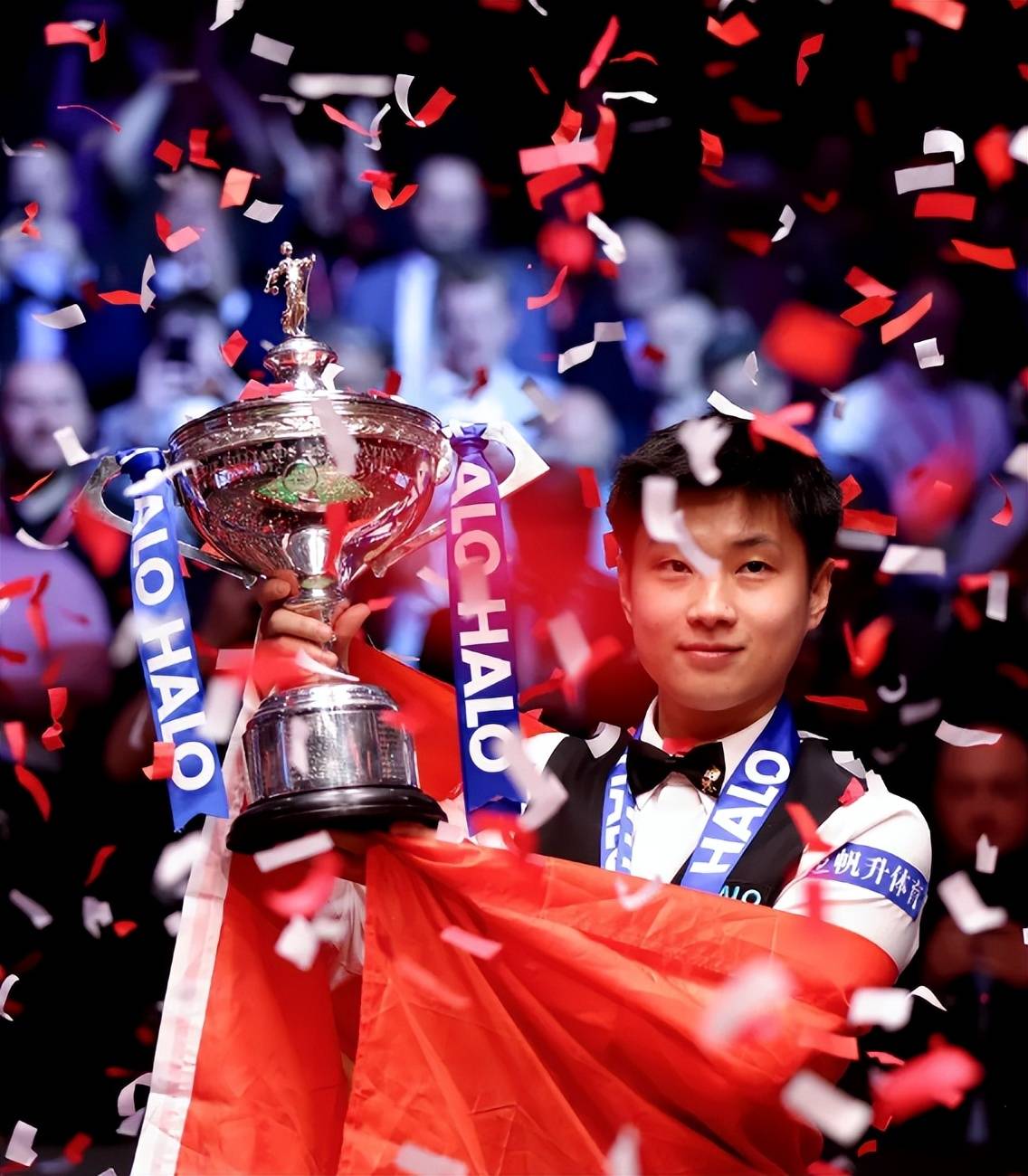 起冠军奖杯 起冠军奖杯